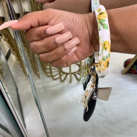 Floral Bangle Key Ring with Keychain and Tassel - Picture 3 of 7